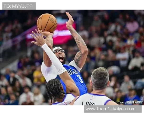 浓眉挡拆展现强大防守弗拉格精准三分助攻球队逆转局势 浓眉挡拆展现强大防守弗拉格精准三分助攻球队逆转局势