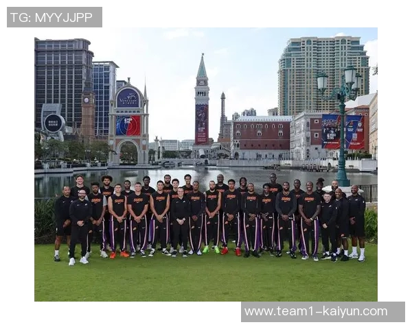 狄龙赞布克突破能力与防守智慧助力队友成长与发展 狄龙赞布克突破能力与防守智慧助力队友成长与发展