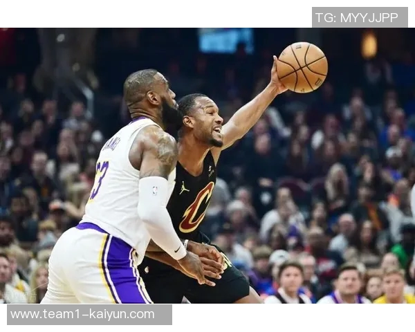 骑士双塔轻松发威小莫布里与阿伦双双收获两双数据 骑士双塔轻松发威小莫布里与阿伦双双收获两双数据