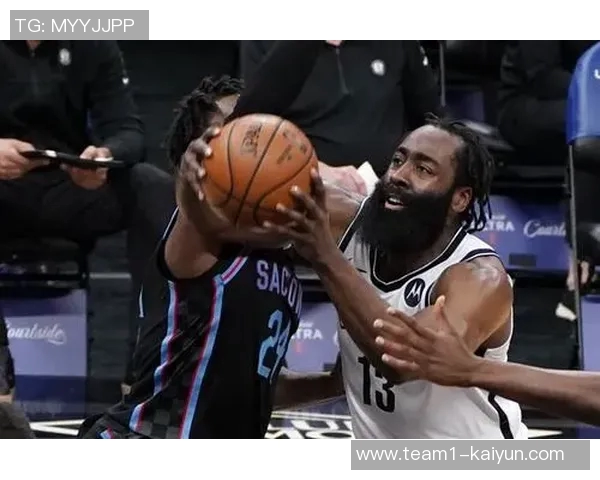 哈登三节表现平平仅得8分三分球全失状态堪忧需调整状态 哈登三节表现平平仅得8分三分球全失状态堪忧需调整状态